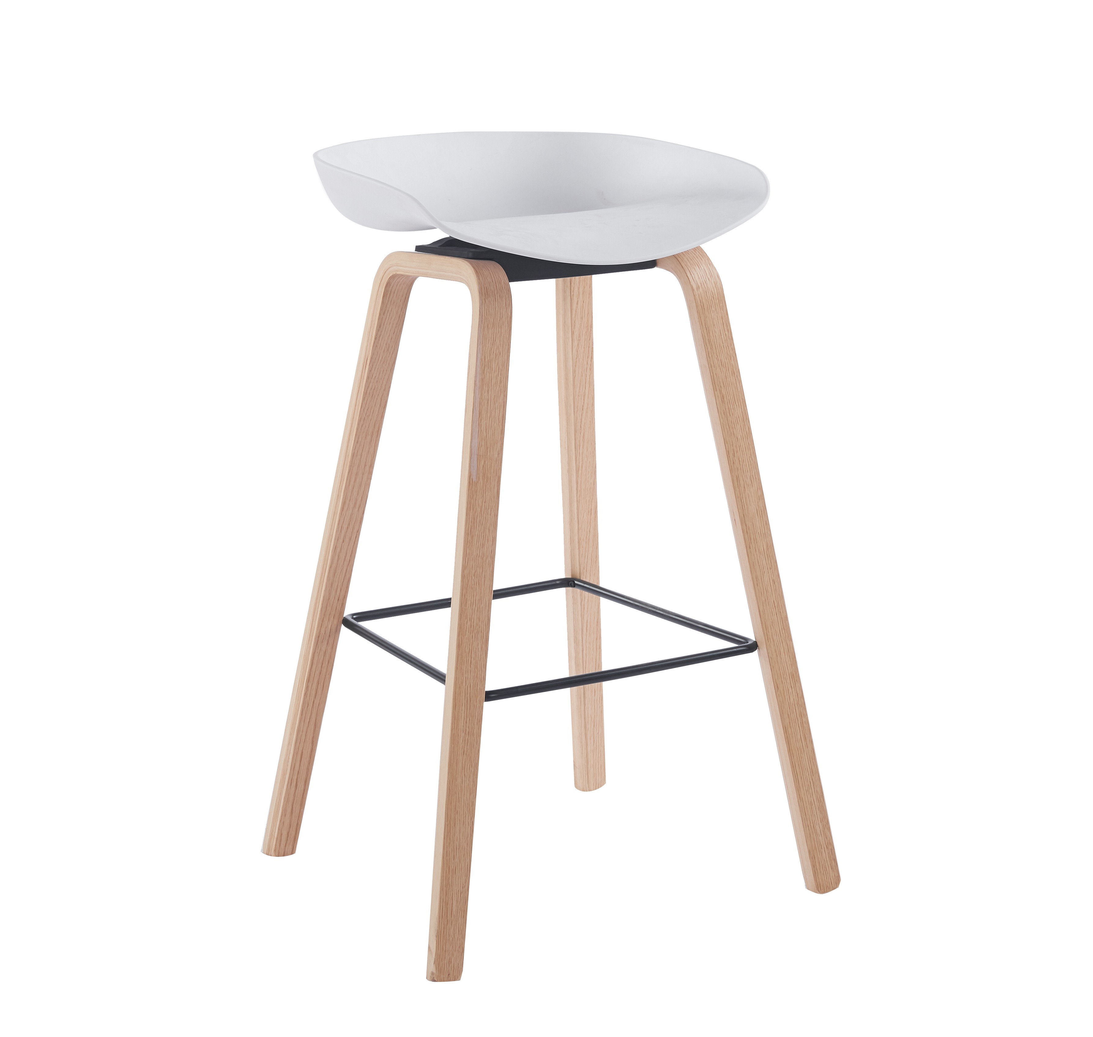 Taburetes de madera y plástico